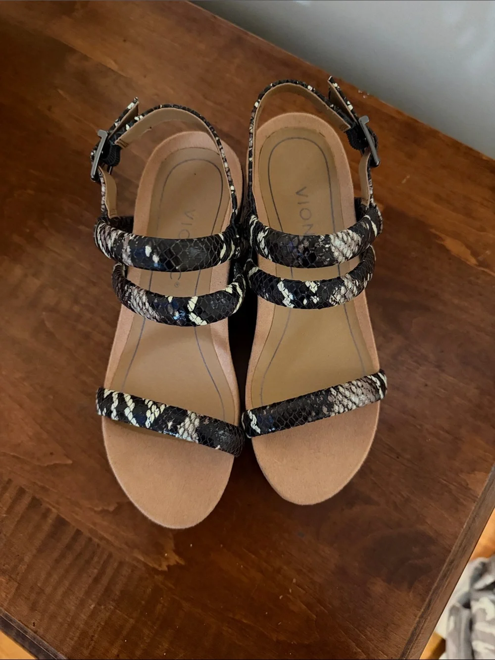 Vionic Black & Cream Snakeskin-Print Strappy Sandals